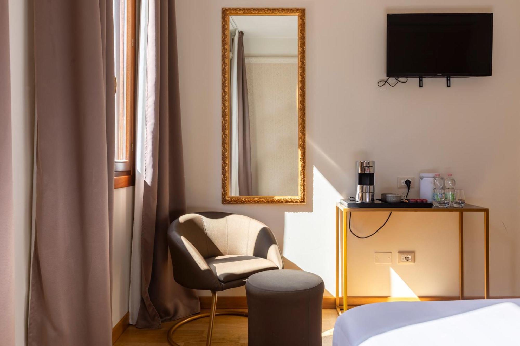 Palazzo Orseolo- Gondola View Aparthotel 4*