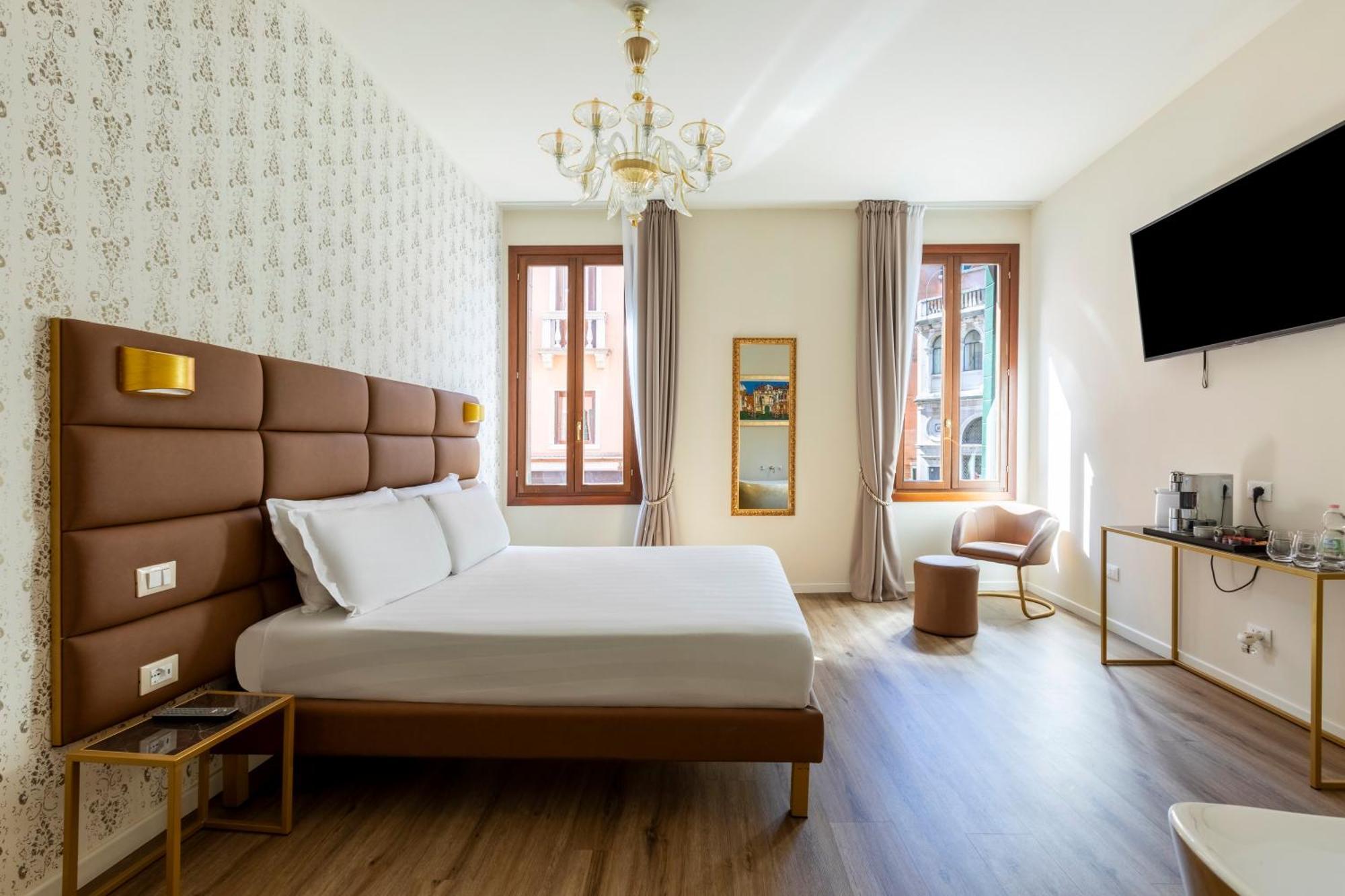 Palazzo Orseolo- Gondola View Aparthotel Venezia